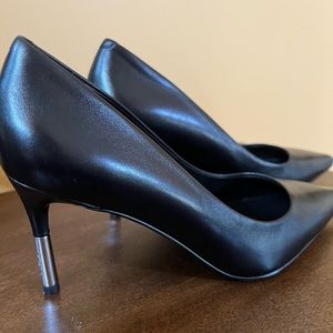 Byblos Black Pumps (EU 40/US 9) women's couture